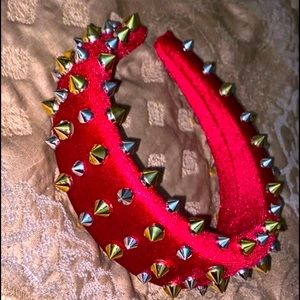 Gem studded headband😍